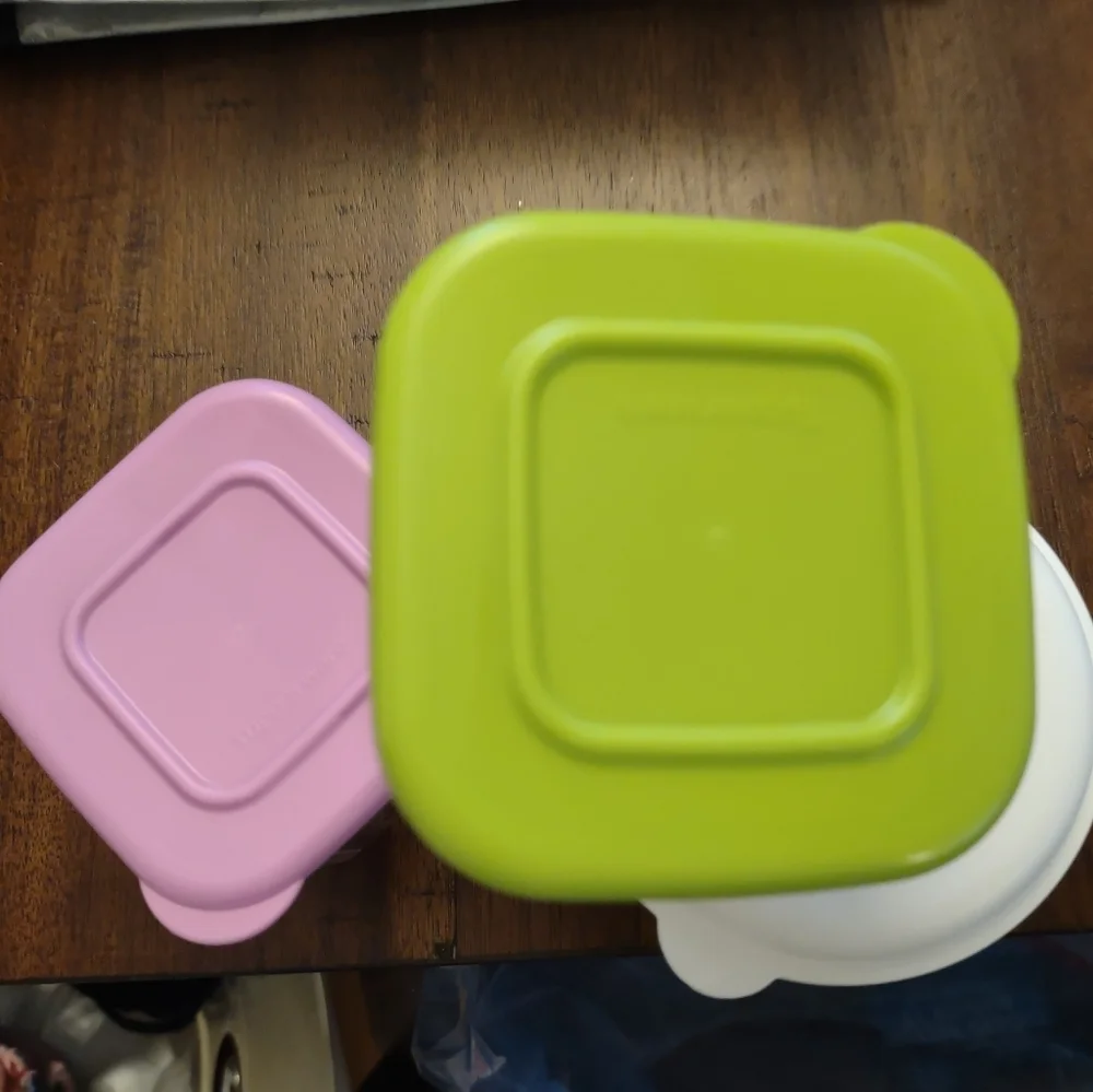 NWT Tupperware Snack containers